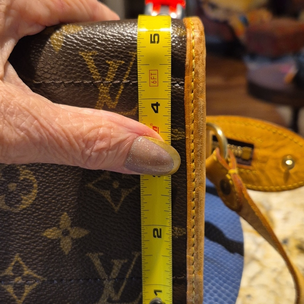 LouisVuittonPopincourt 22" Adj. CrossbodyStrap,(retired.(#1710).L12"×H.5.5"×W.5" - Picture 9 of 16